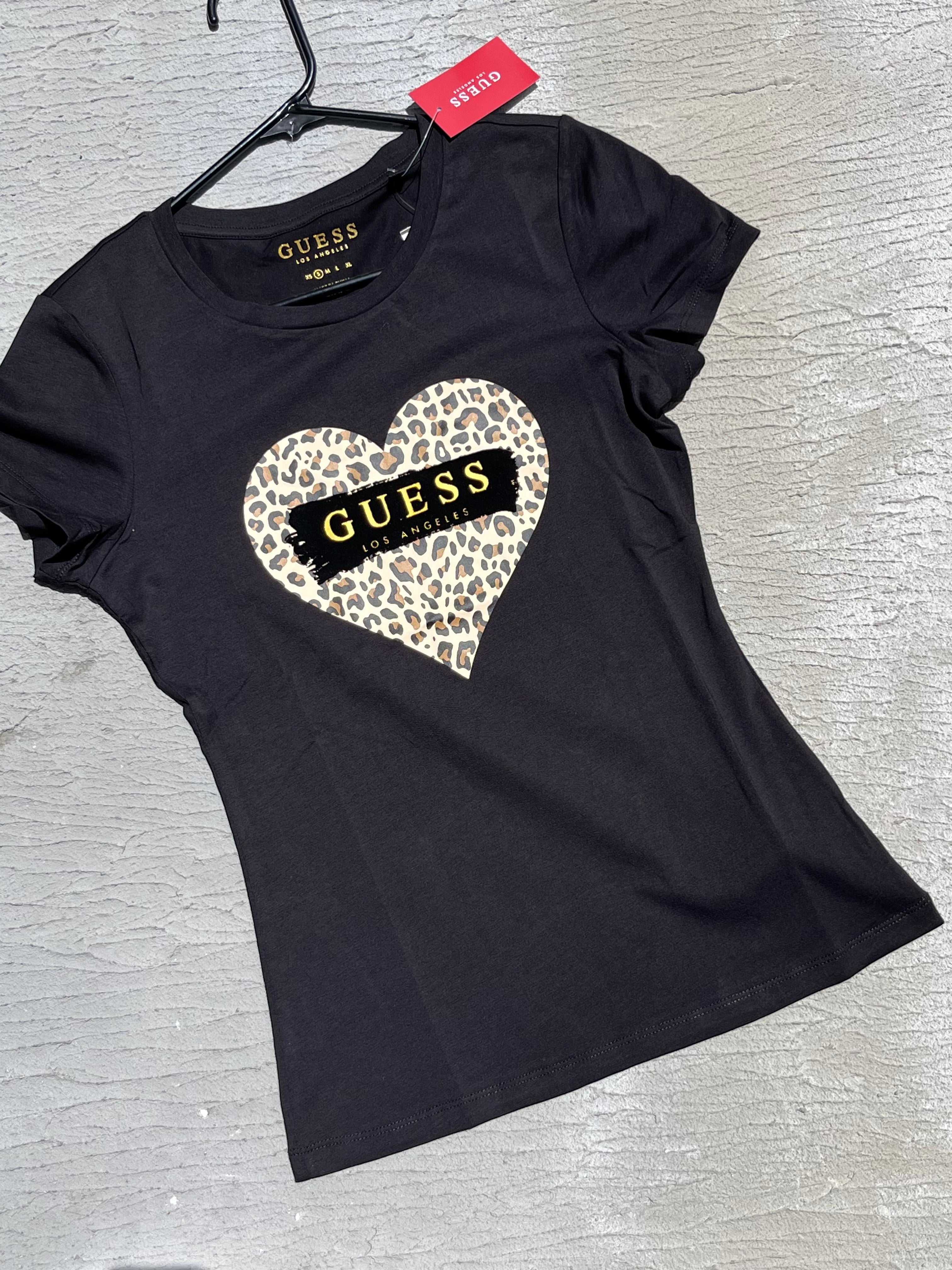 Remera básica Guess print