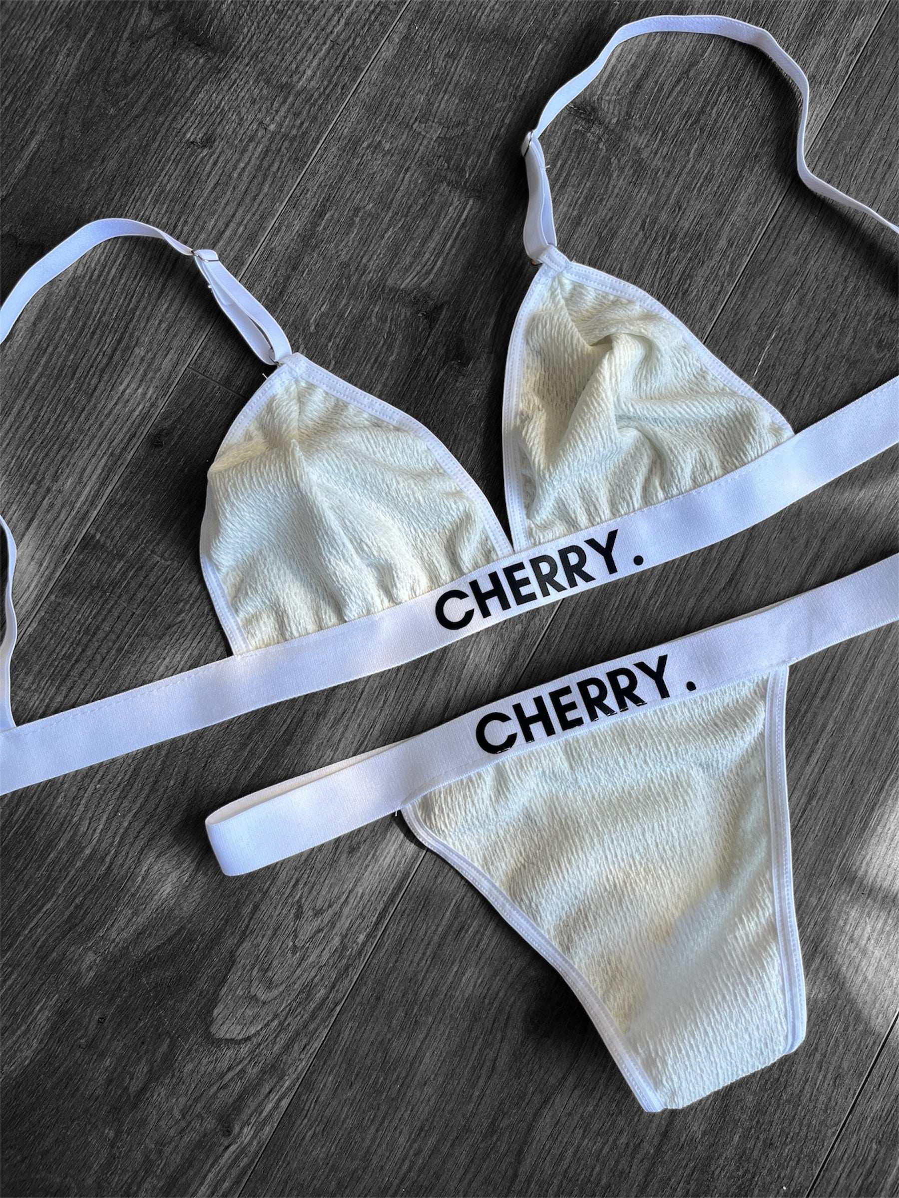 Conjunto ropa interior Cherry white