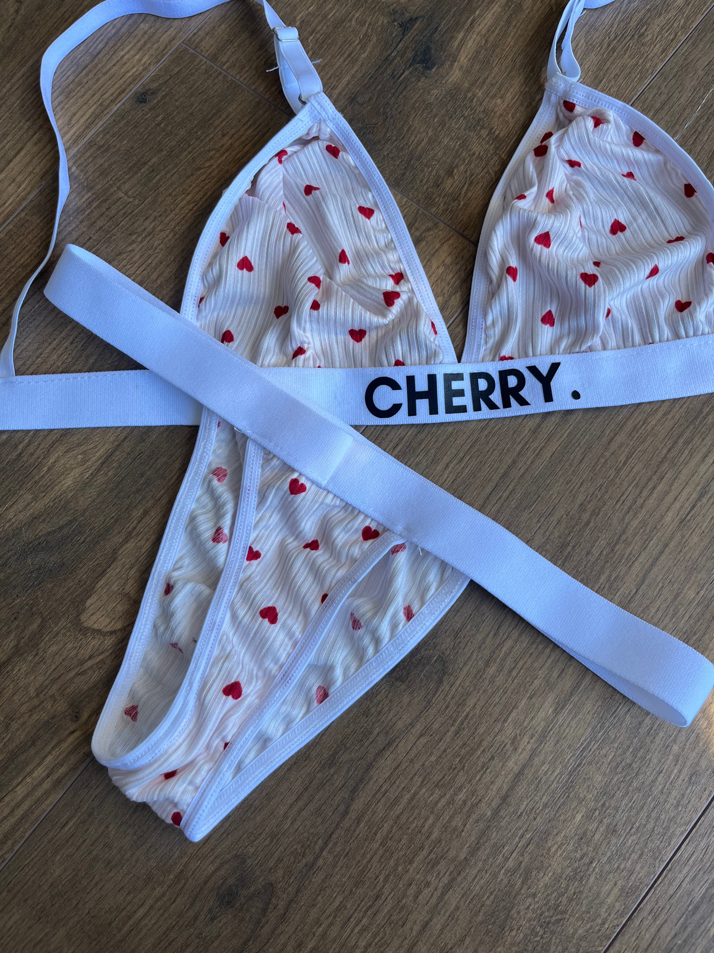 Conjunto ropa interior Cherry corazones
