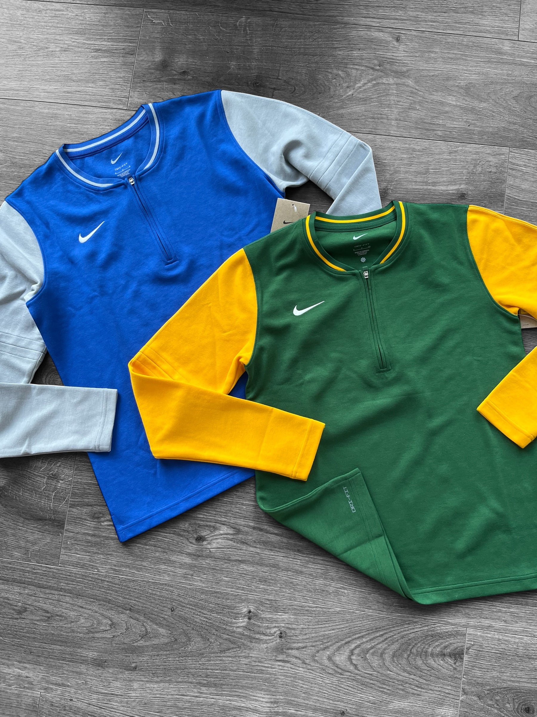 Buzo Nike cuello base