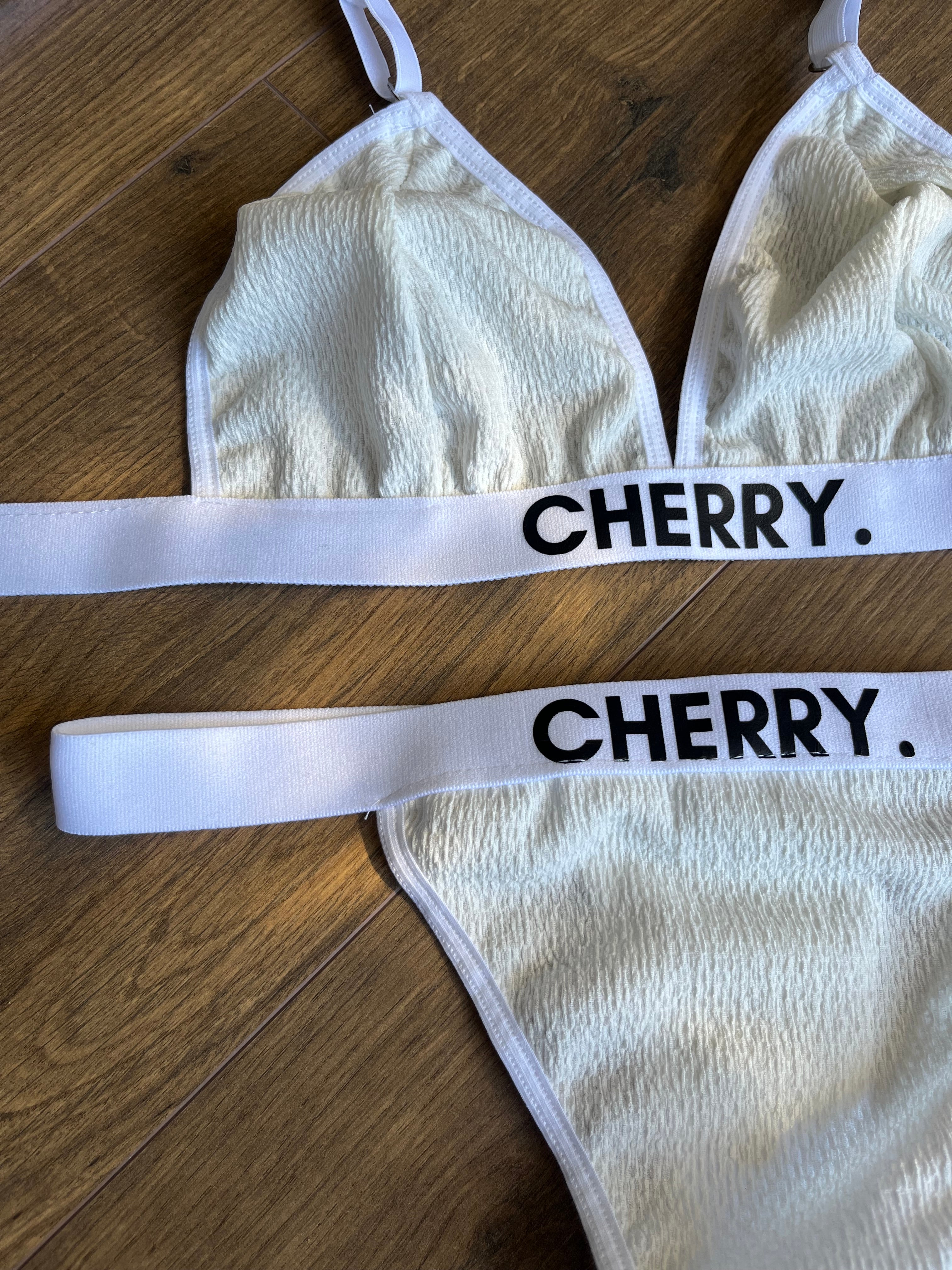 Conjunto ropa interior Cherry white