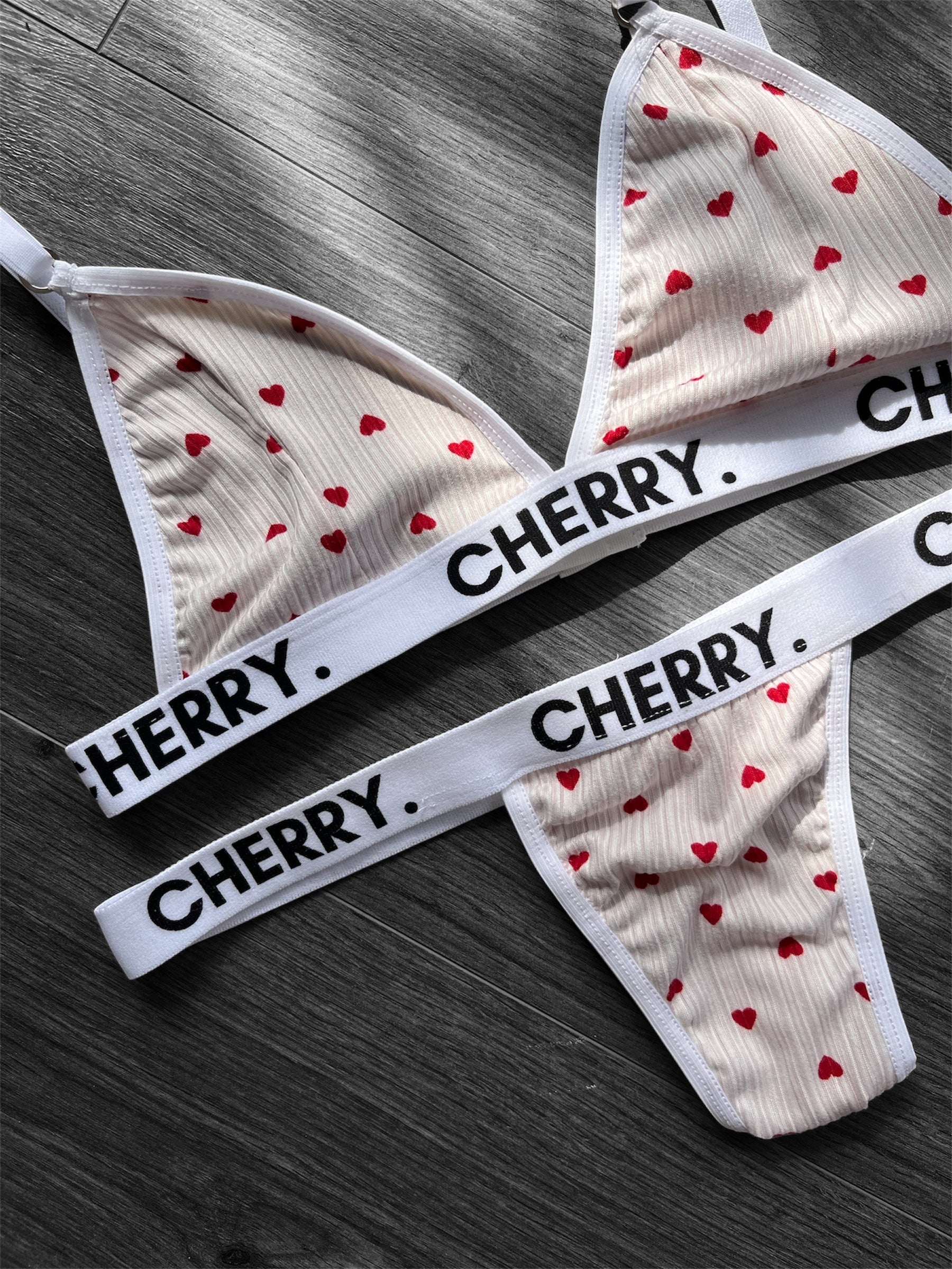 Conjunto ropa interior Cherry corazones
