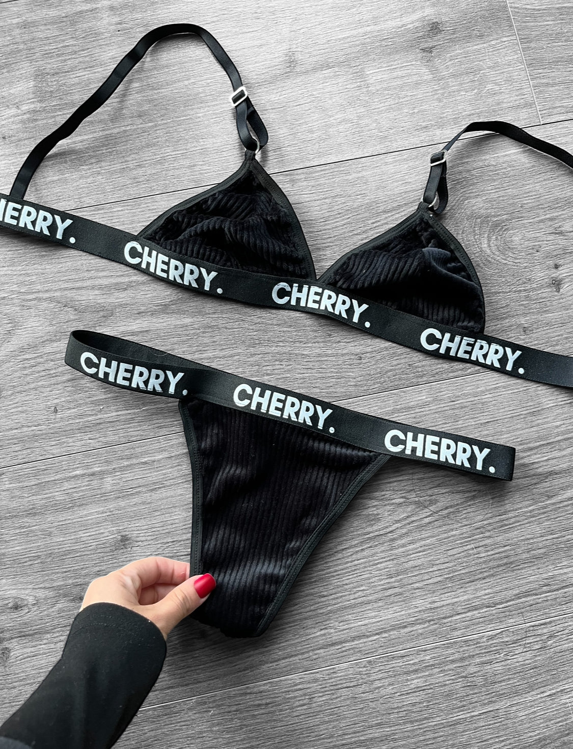Conjunto Cherry total black