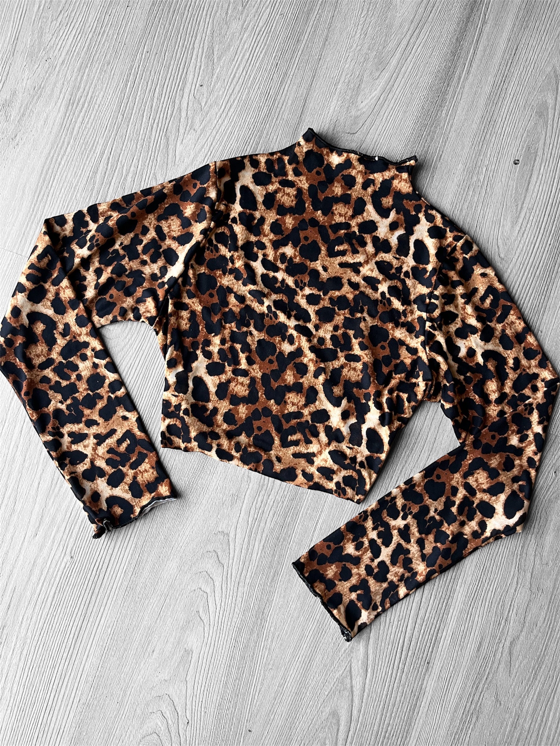 Polera print con licra corta