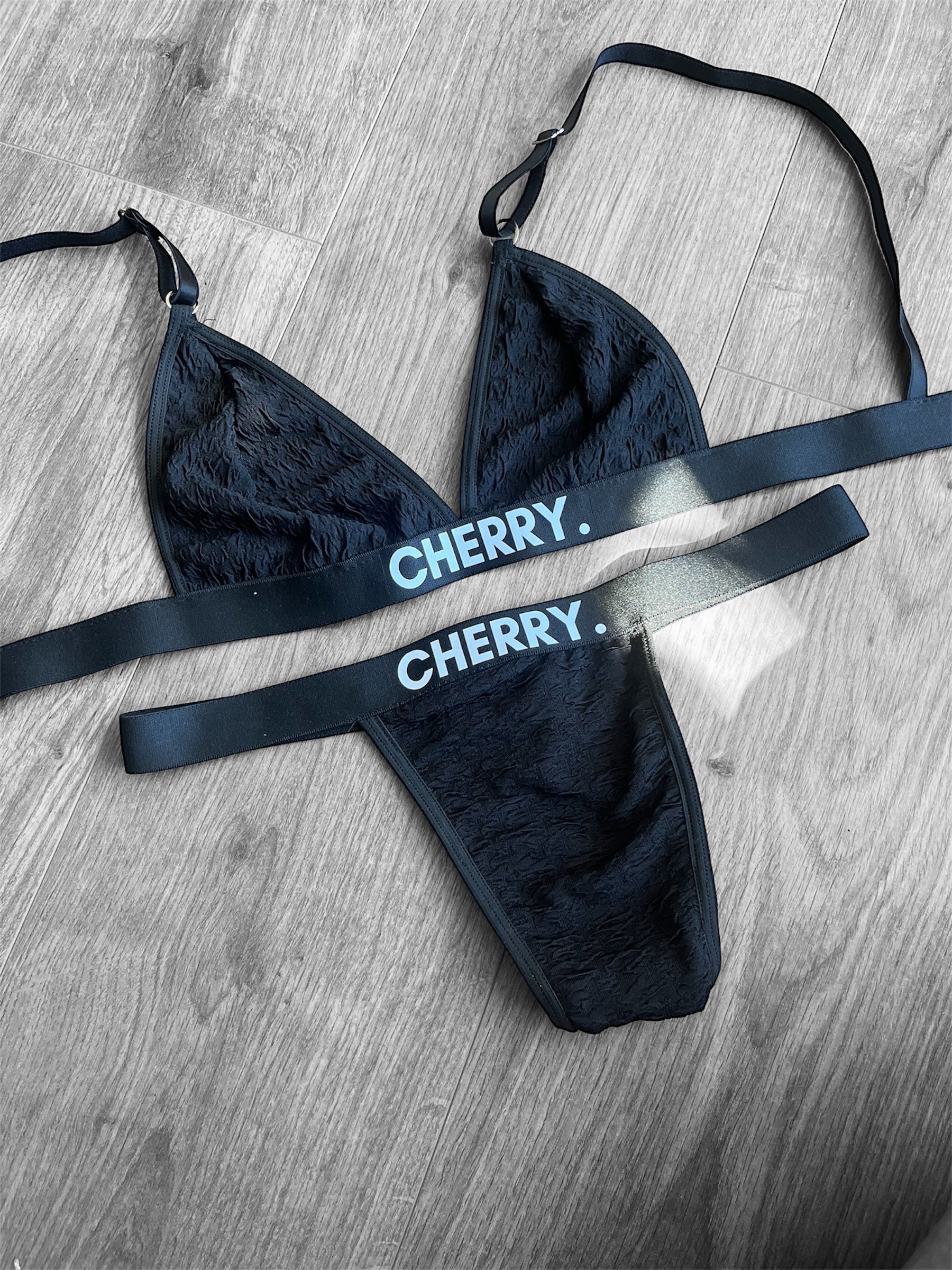 Conjunto ropa interior Cherry total black