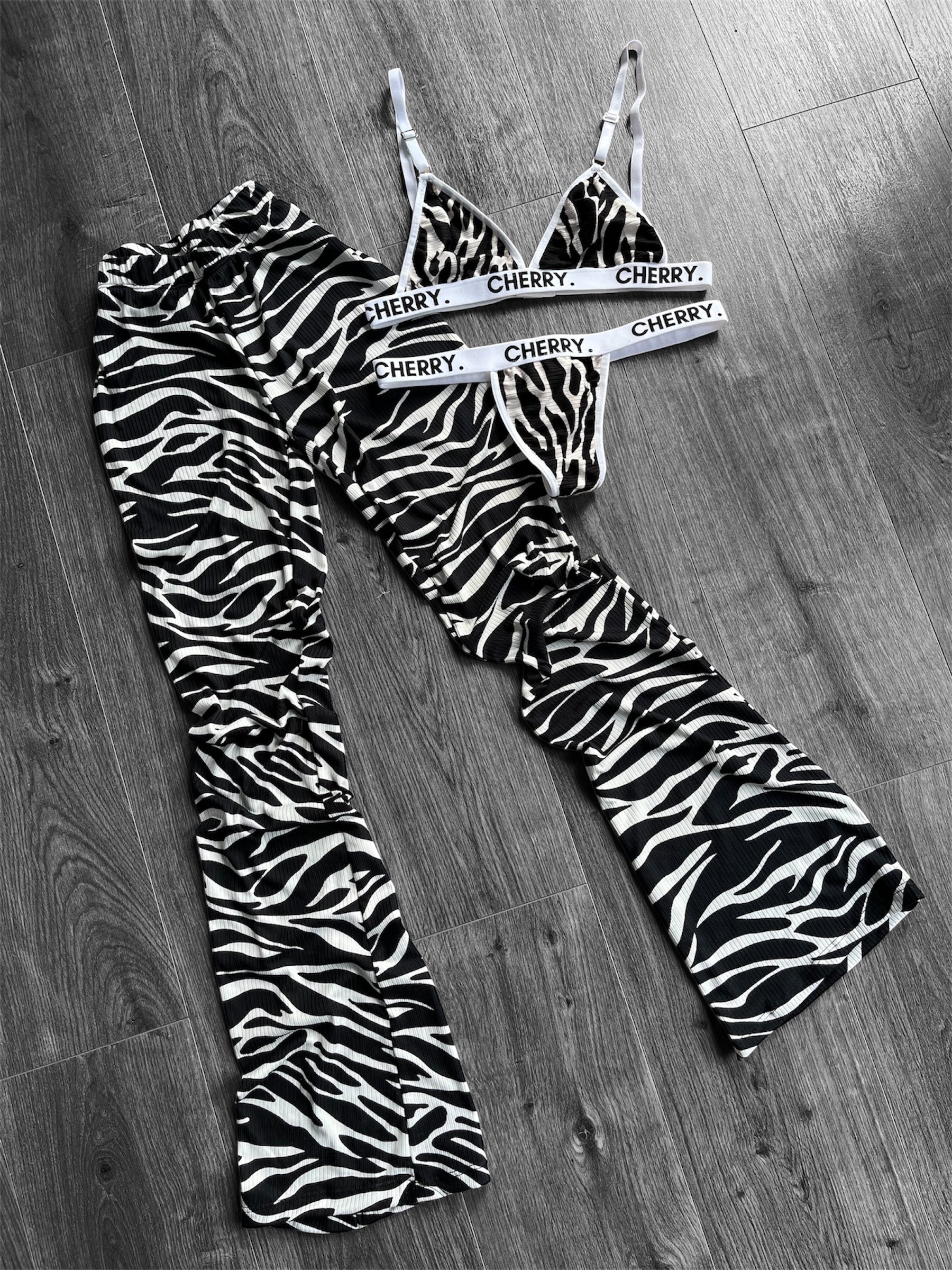 Conjunto cebra calza + ropa interior 3 piezas