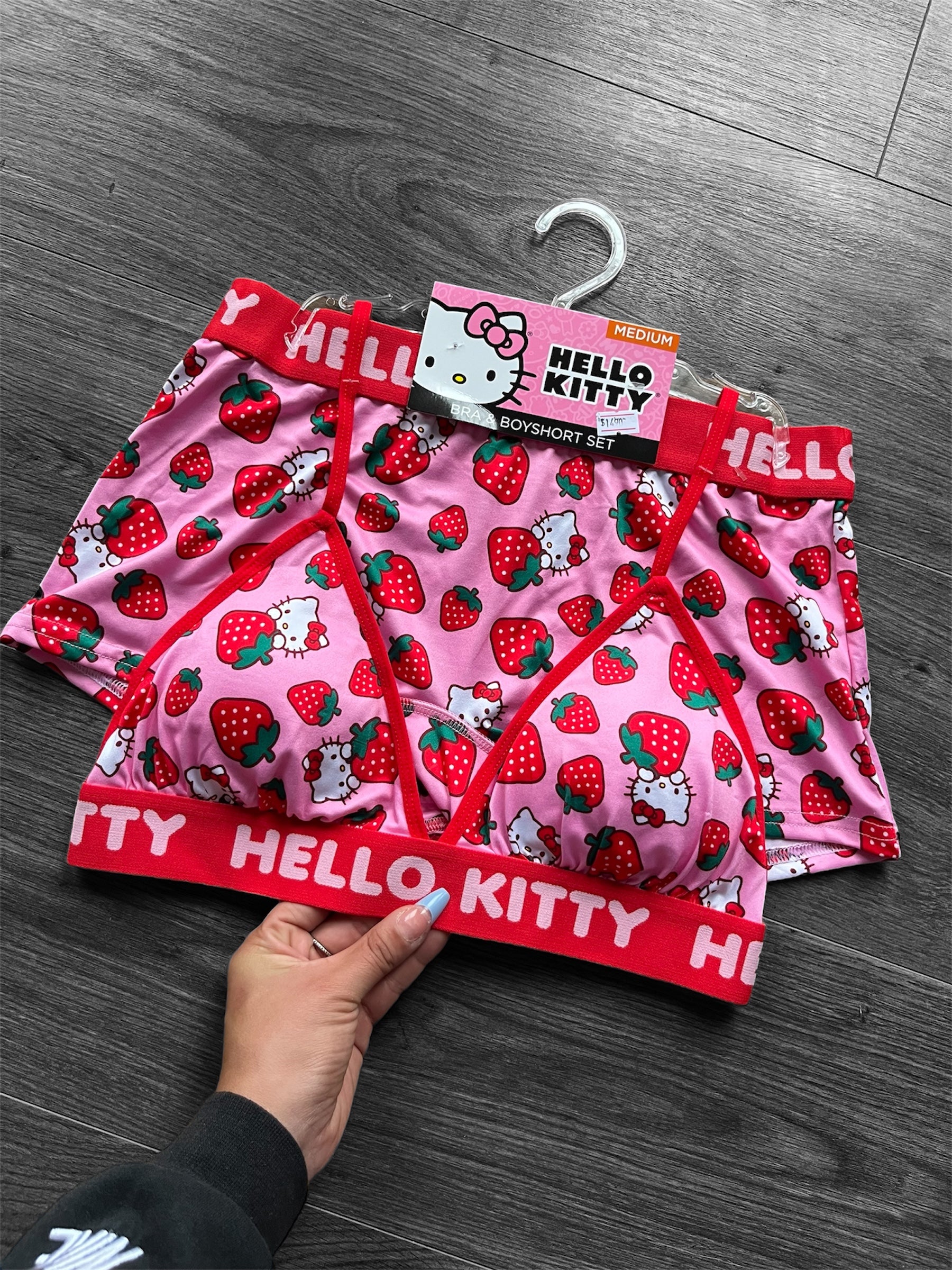 Pack colaless hello kitty y conjunto ropa interior.