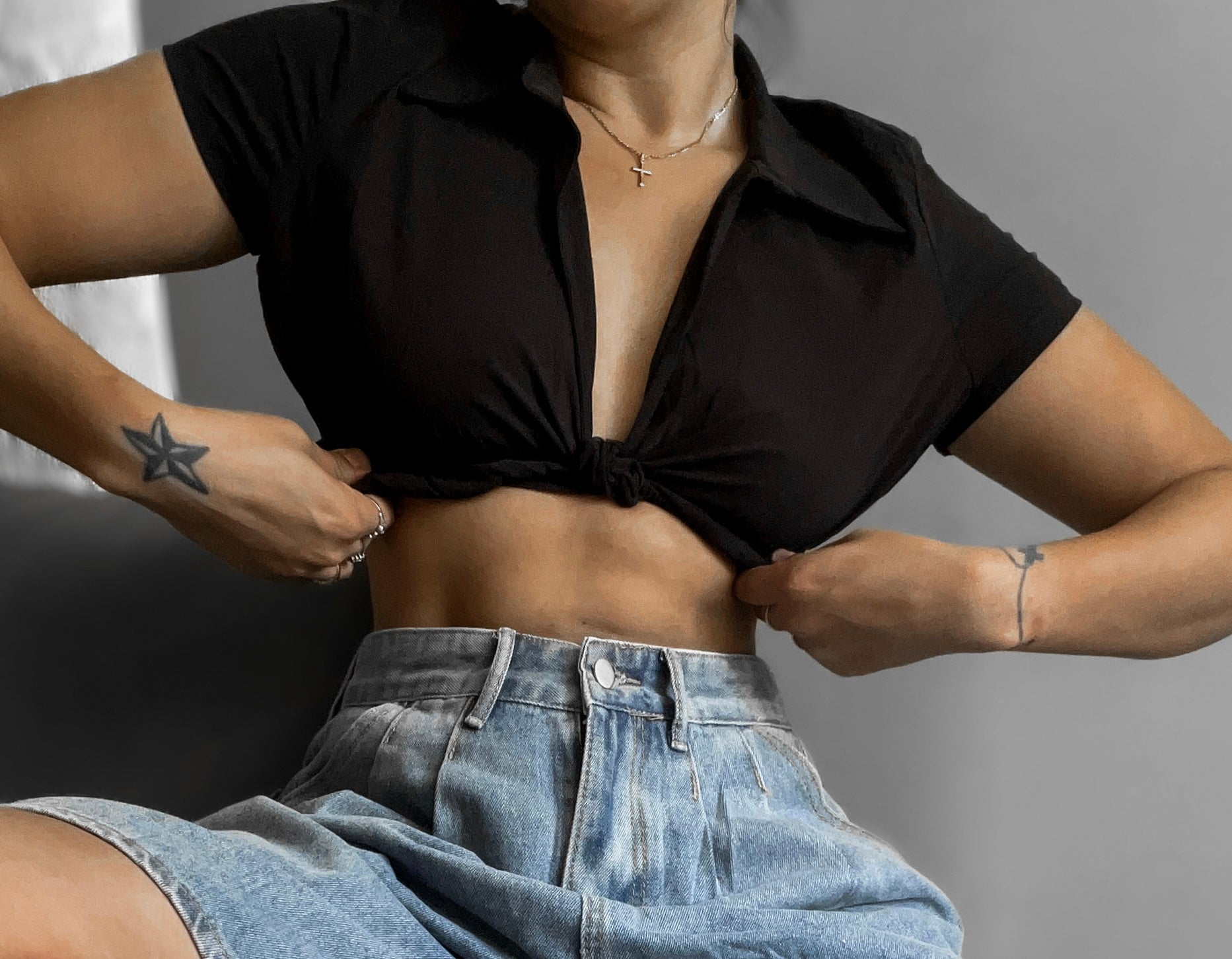 Top black con cuello