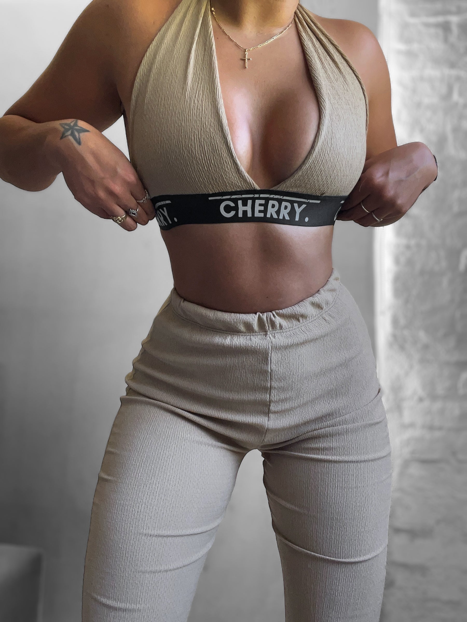 Conjunto de top cherry más calza oxford