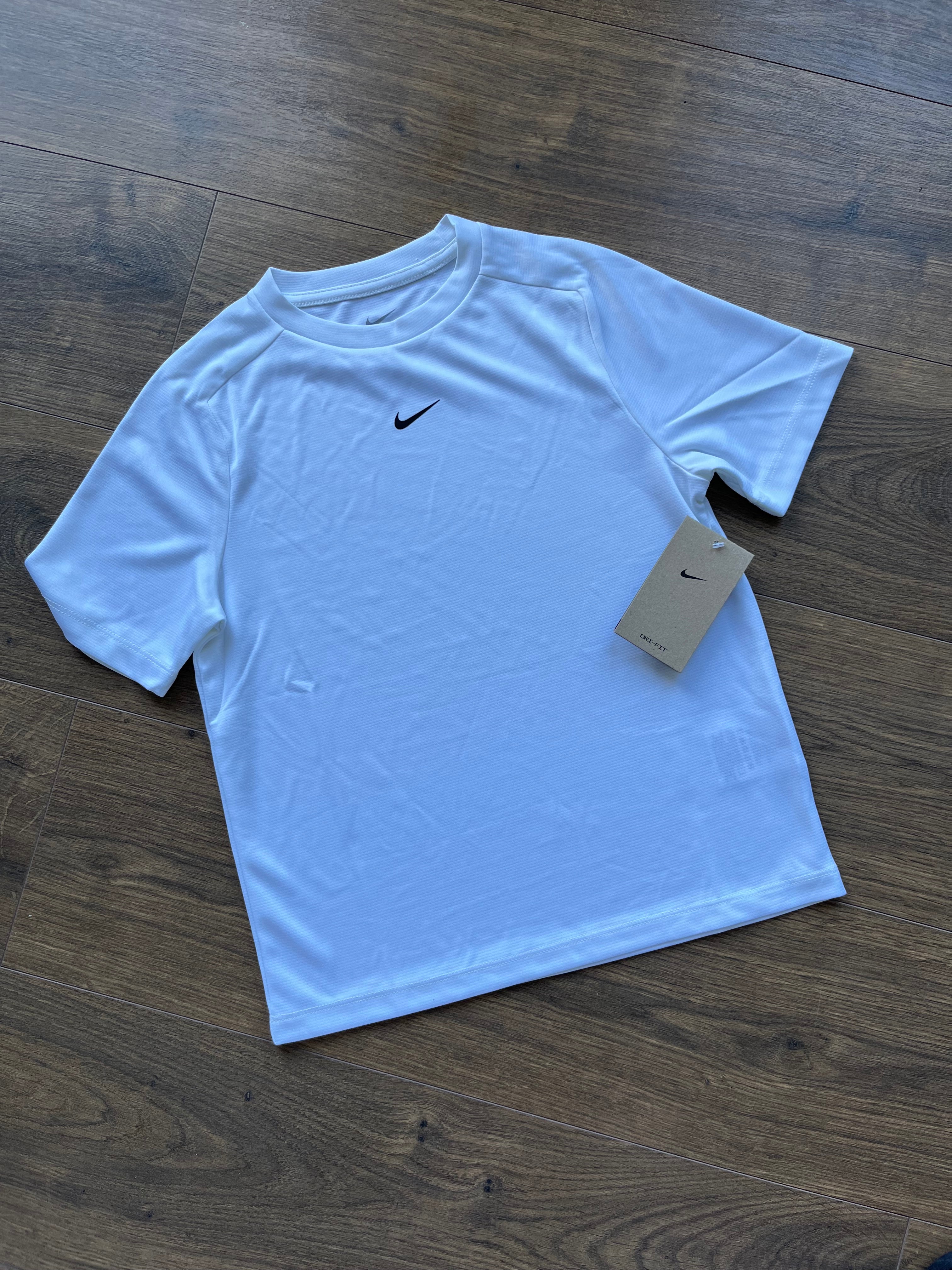 Remera Nike white básica