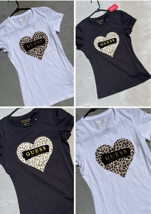 Remera básica Guess print