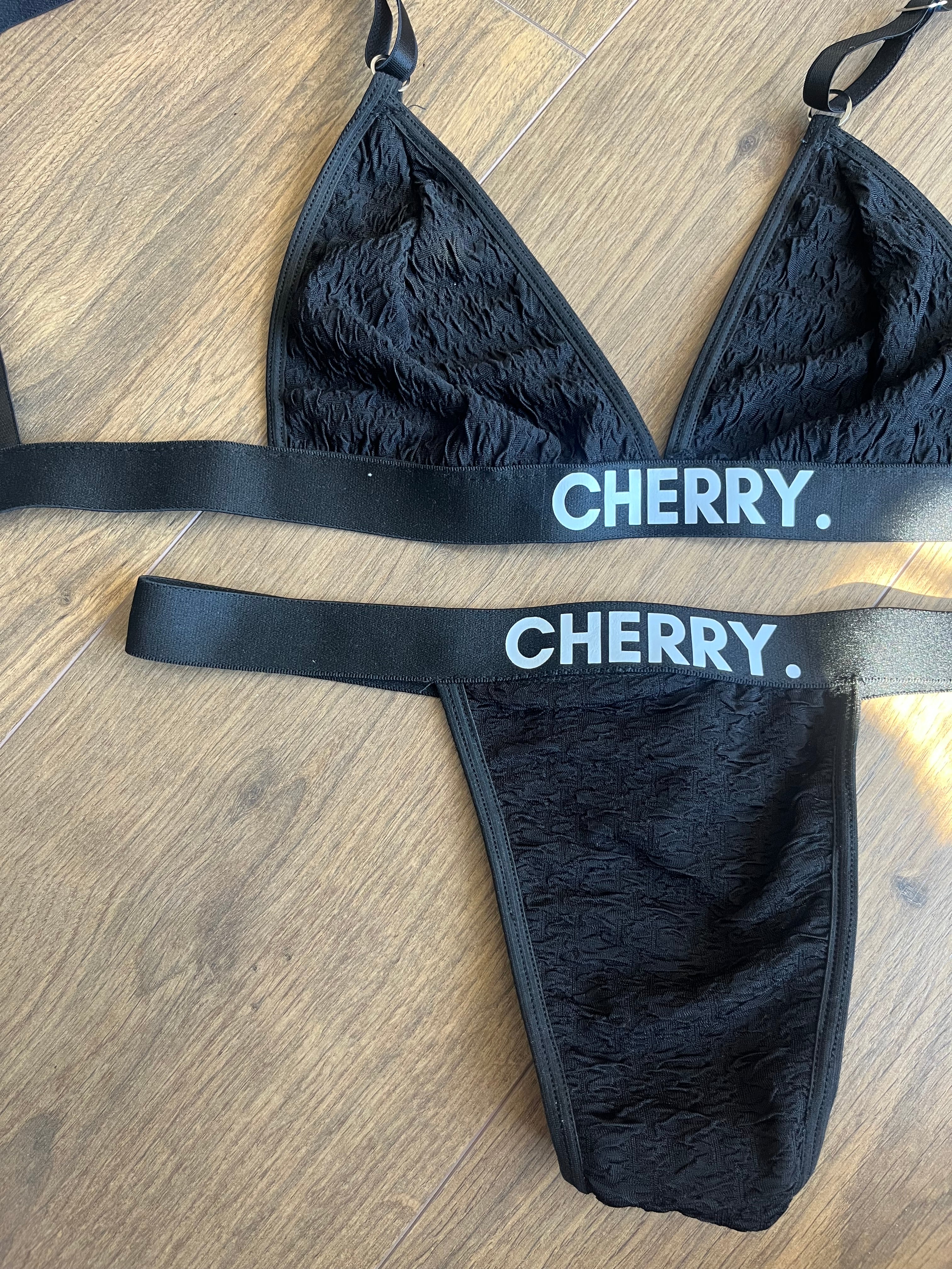 Conjunto ropa interior Cherry total black