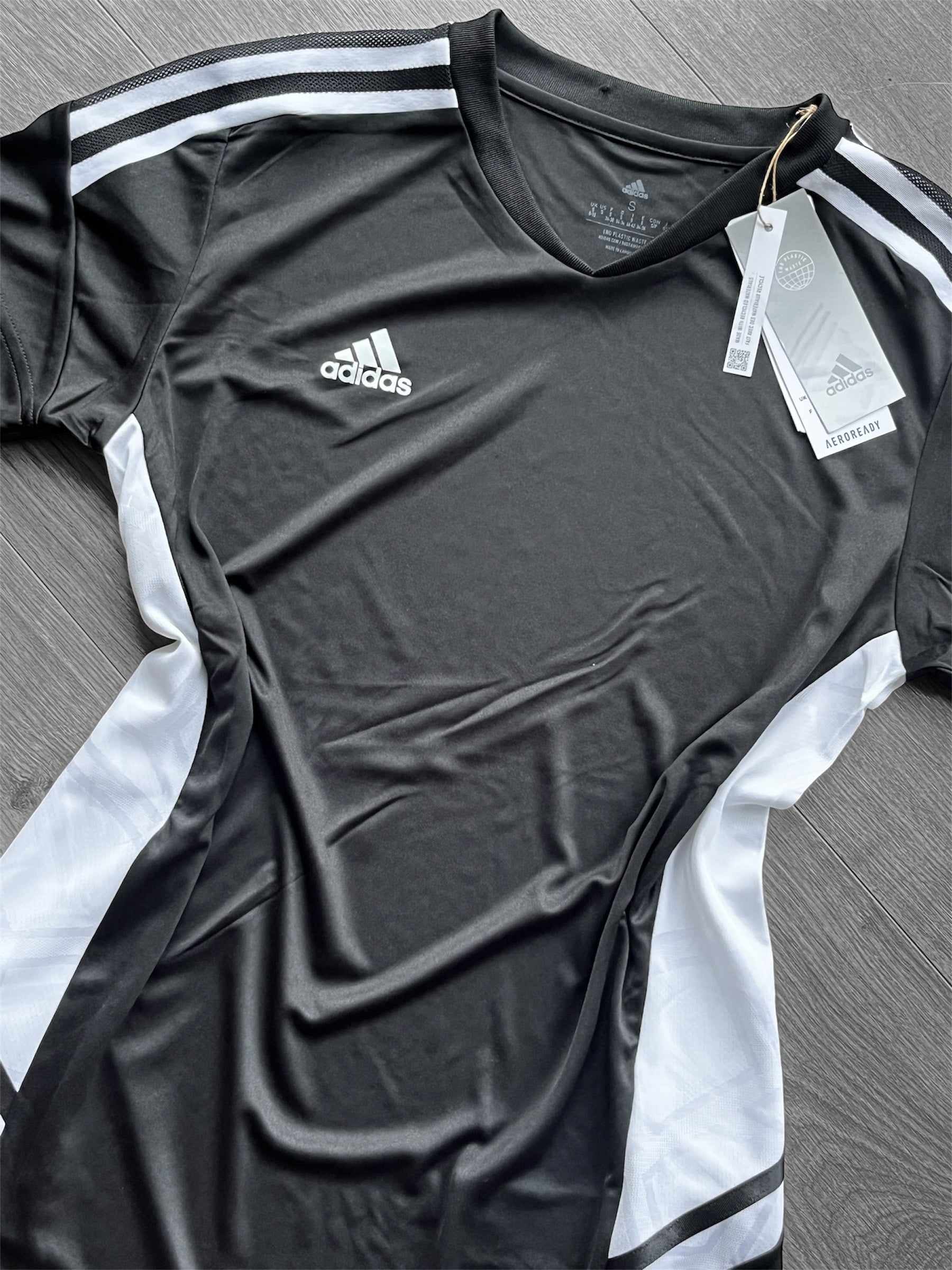 Remera Adidas basic sport