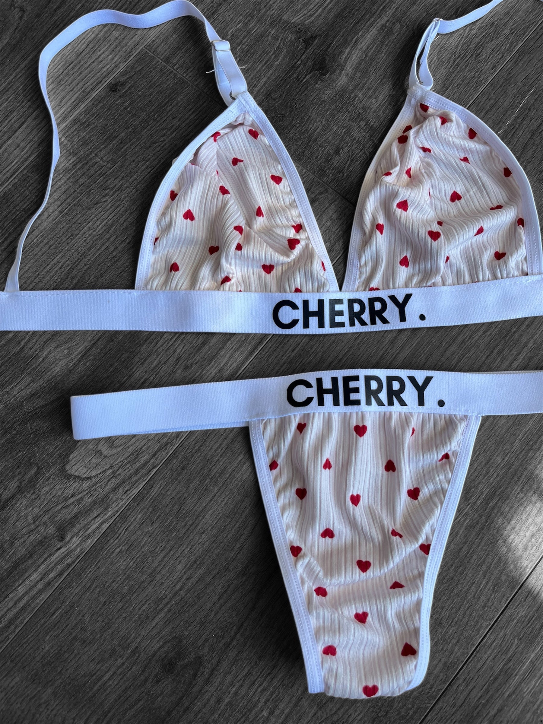 Conjunto ropa interior Cherry corazones